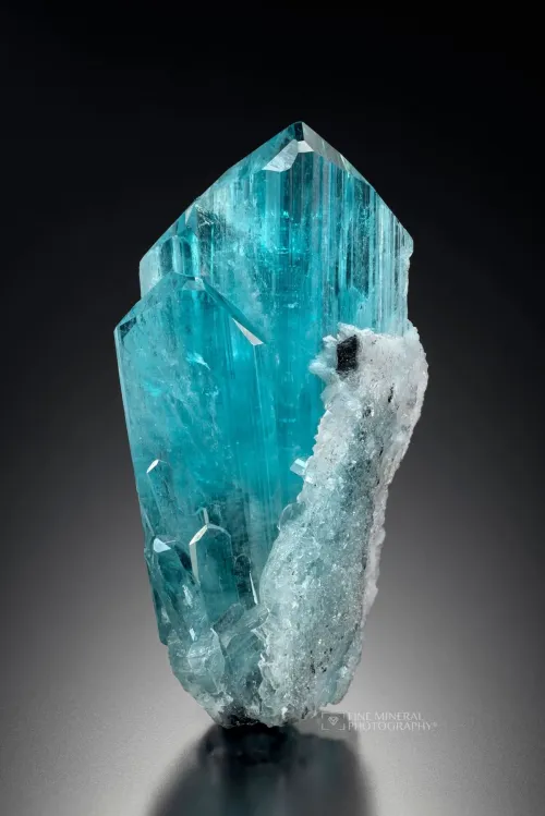 Which birthstones pair well with aquamarine for holiday sets