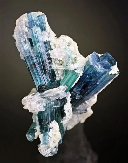 Aquamarine examination toolkit with loupe, light sources, refractometer