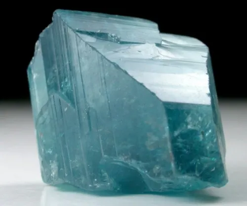 Comparison of certified versus undocumented aquamarine stones