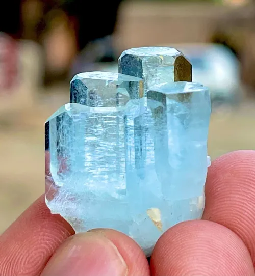 Comparison of protective vs. exposed settings for aquamarine