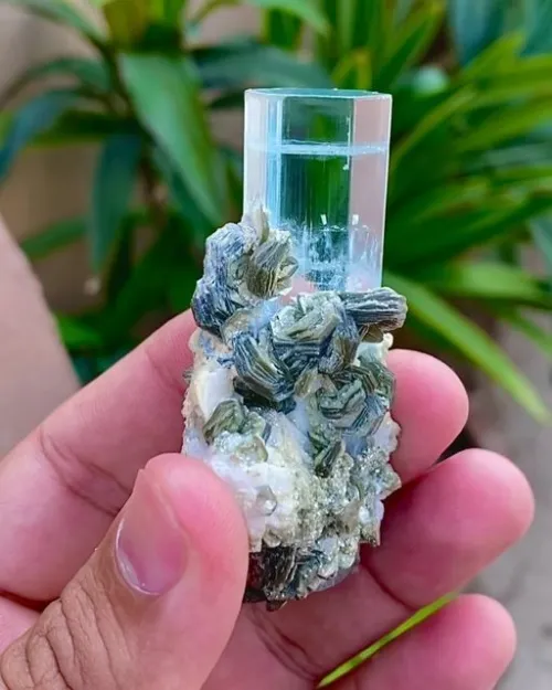 Magnified comparison: smooth vs. scratched aquamarine surface