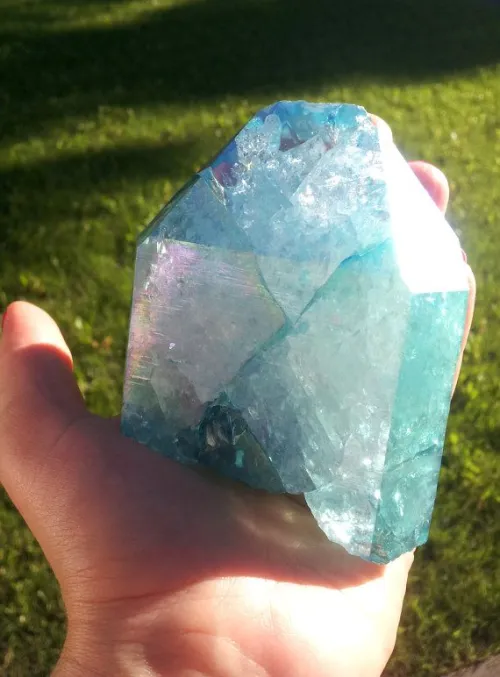 Microscopic view comparing crystal channels in aquamarine and emerald